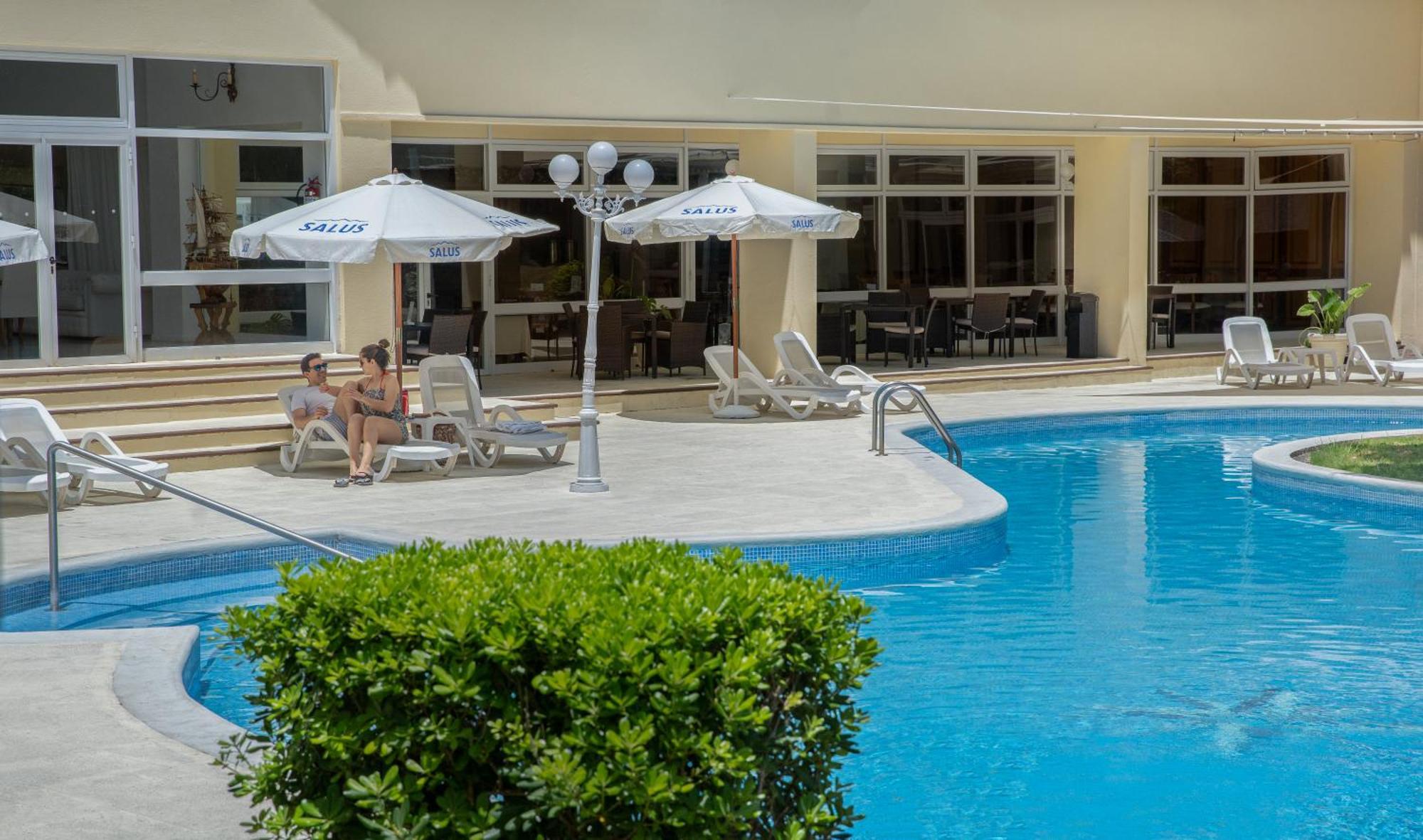 פונטה דל אסטה Parque Hotel Jean Clevers מראה חיצוני תמונה The pool at the hotel